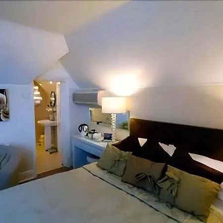 Grosvenor Lodge Guest House-3